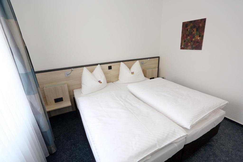 Hotel 7 Saeulen Gmbh Dessau-Rosslau Quarto foto